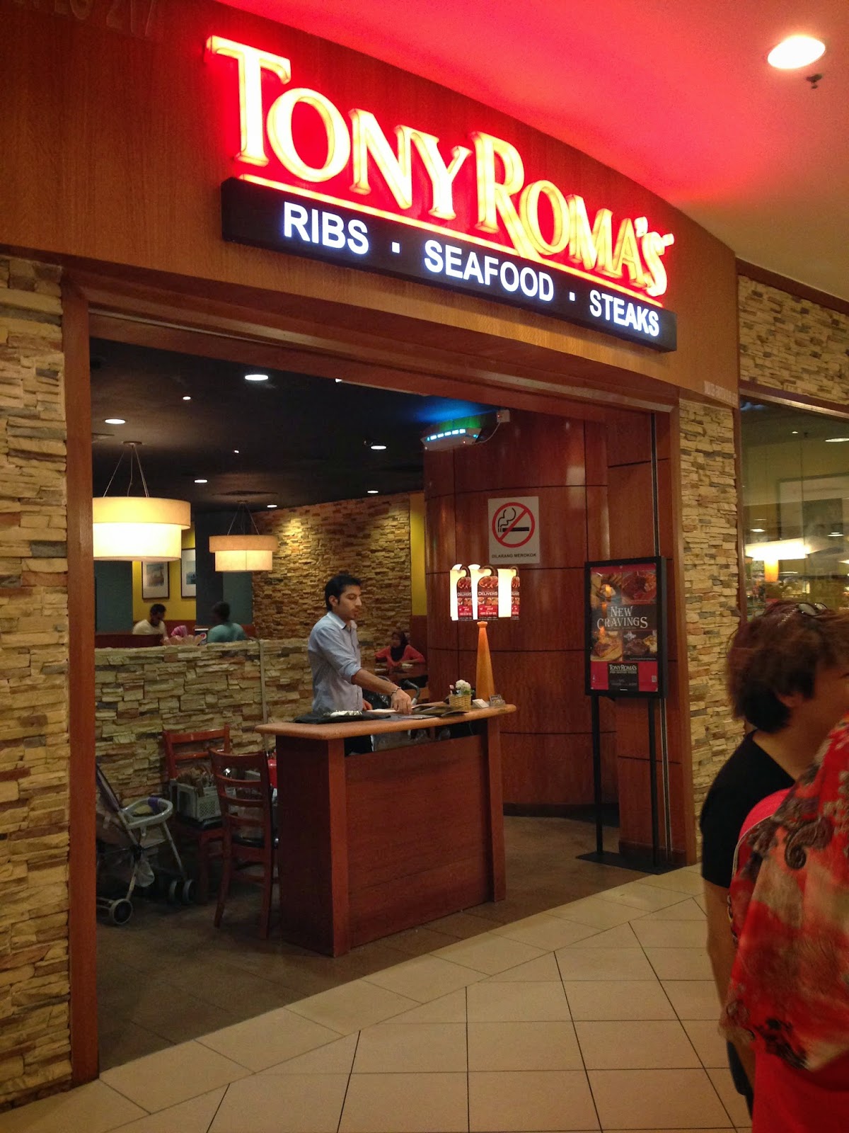 Tony Roma's Restaurant, Mid Valley / Reflection of Sanity